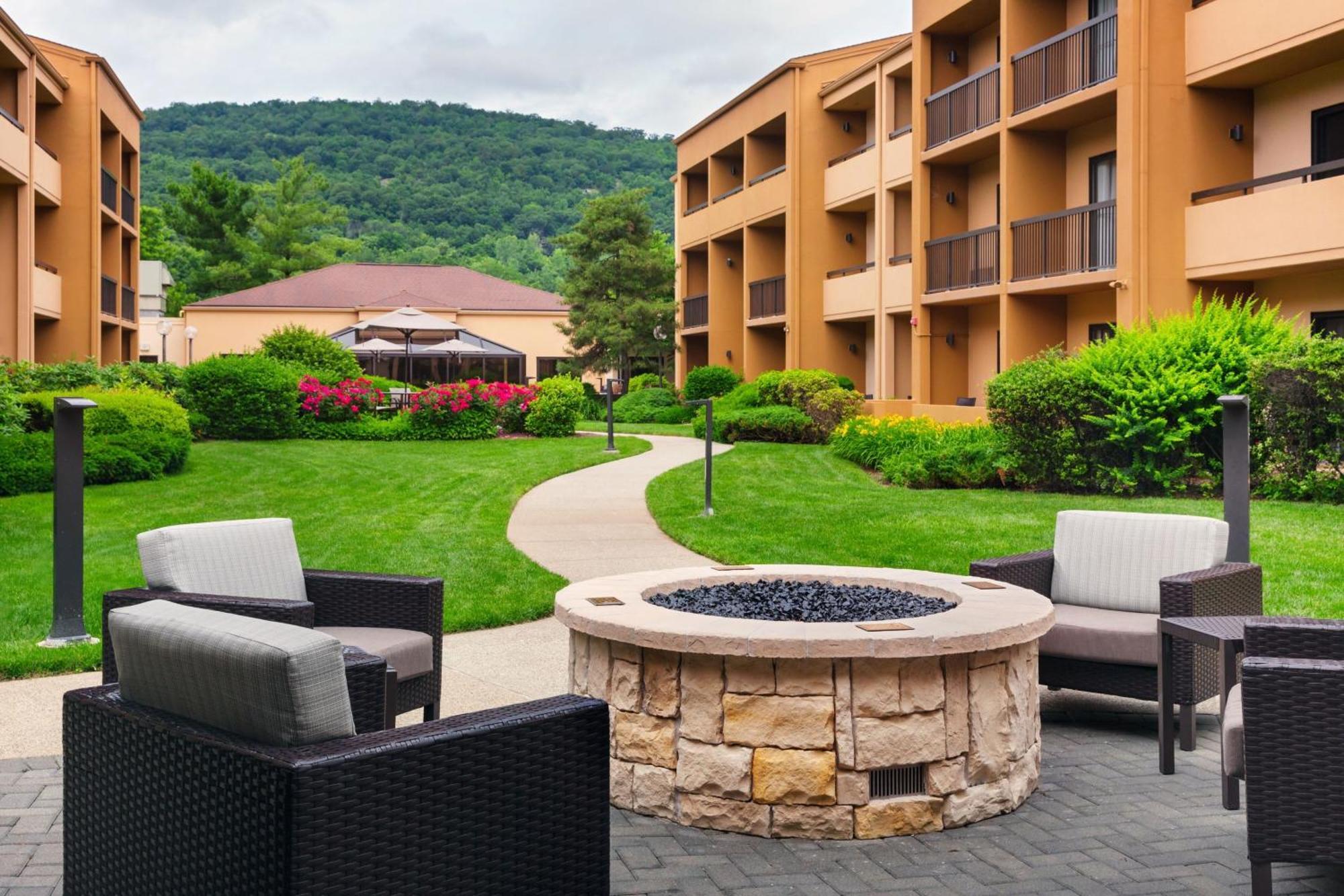 Courtyard By Marriott Mahwah Hotel Eksteriør billede